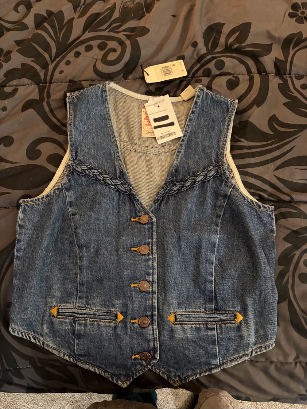 Subcategory selection for women's jeans